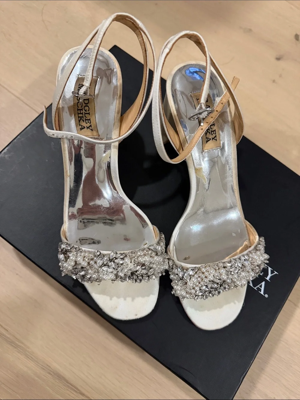 Badgley Mischka Clara white satin heel size 6.5